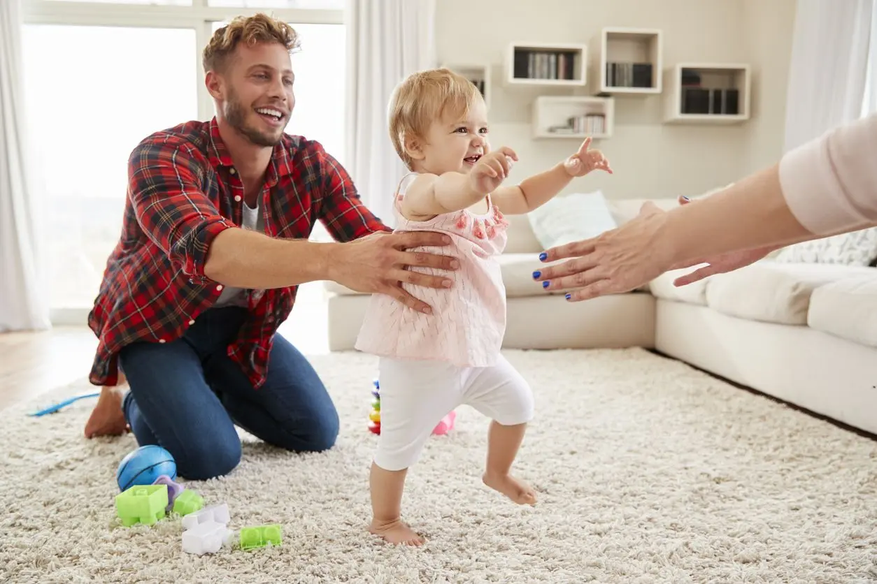 wann laufen babys - Soll man mit Baby Laufen üben
