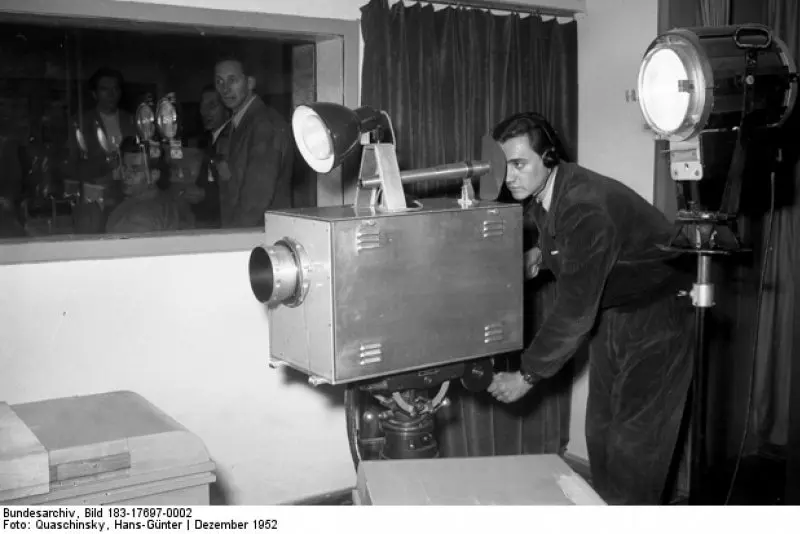 Wer Hat Den Fernseher Erfunden Fernsehgeschichte: Von Der Nipkow-scheibe Zum Smart Tv | Hebamme FZ