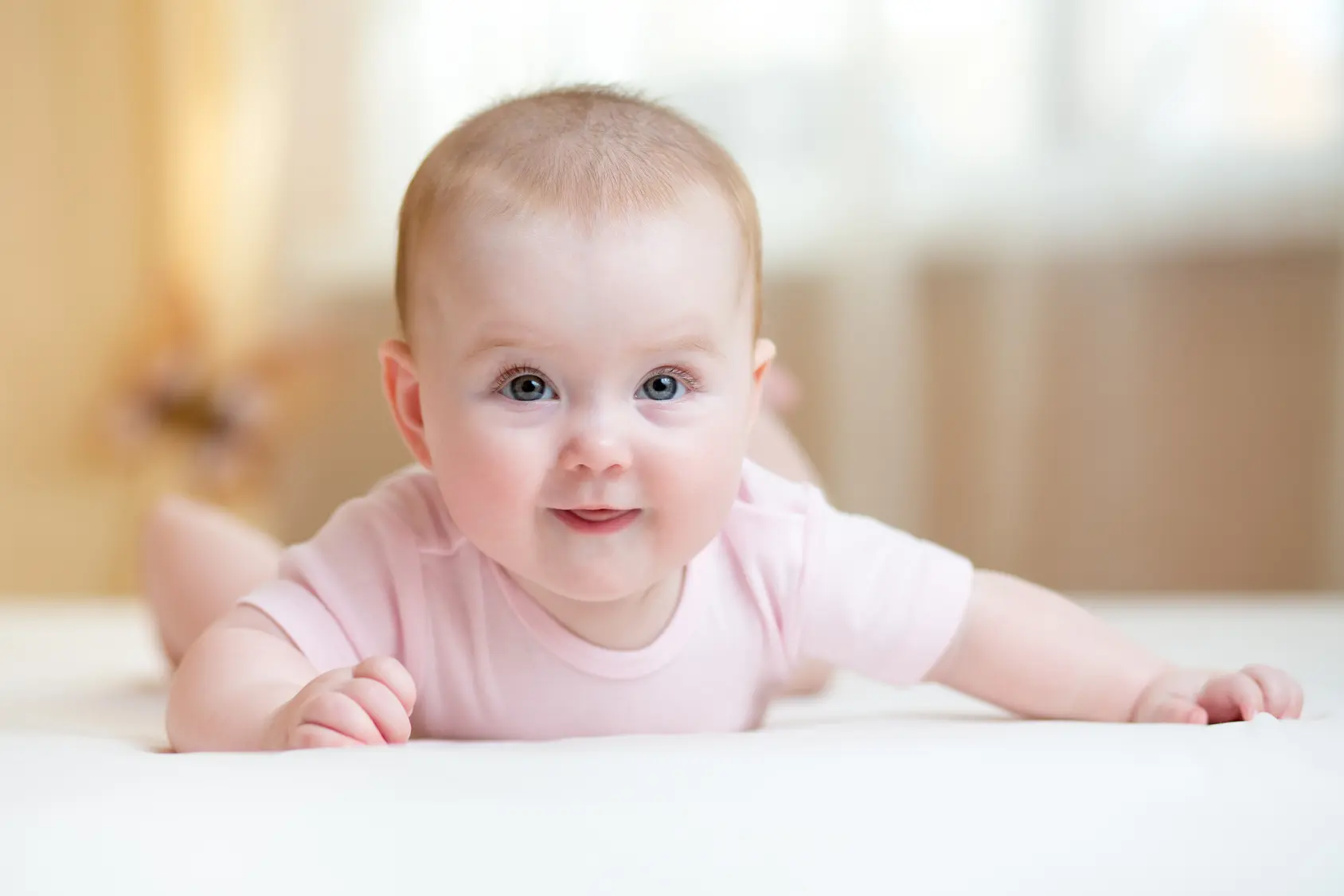 babys kopf halten - Wann muss das Baby den Kopf halten