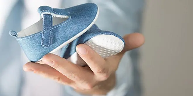 Wann können Kinder normale Schuhe tragen? - Wann sollte ein Kind seine Schuhe anziehen können ab wann können kinder normale schuhe tragen - Wann sollte ein Kind seine Schuhe anziehen können