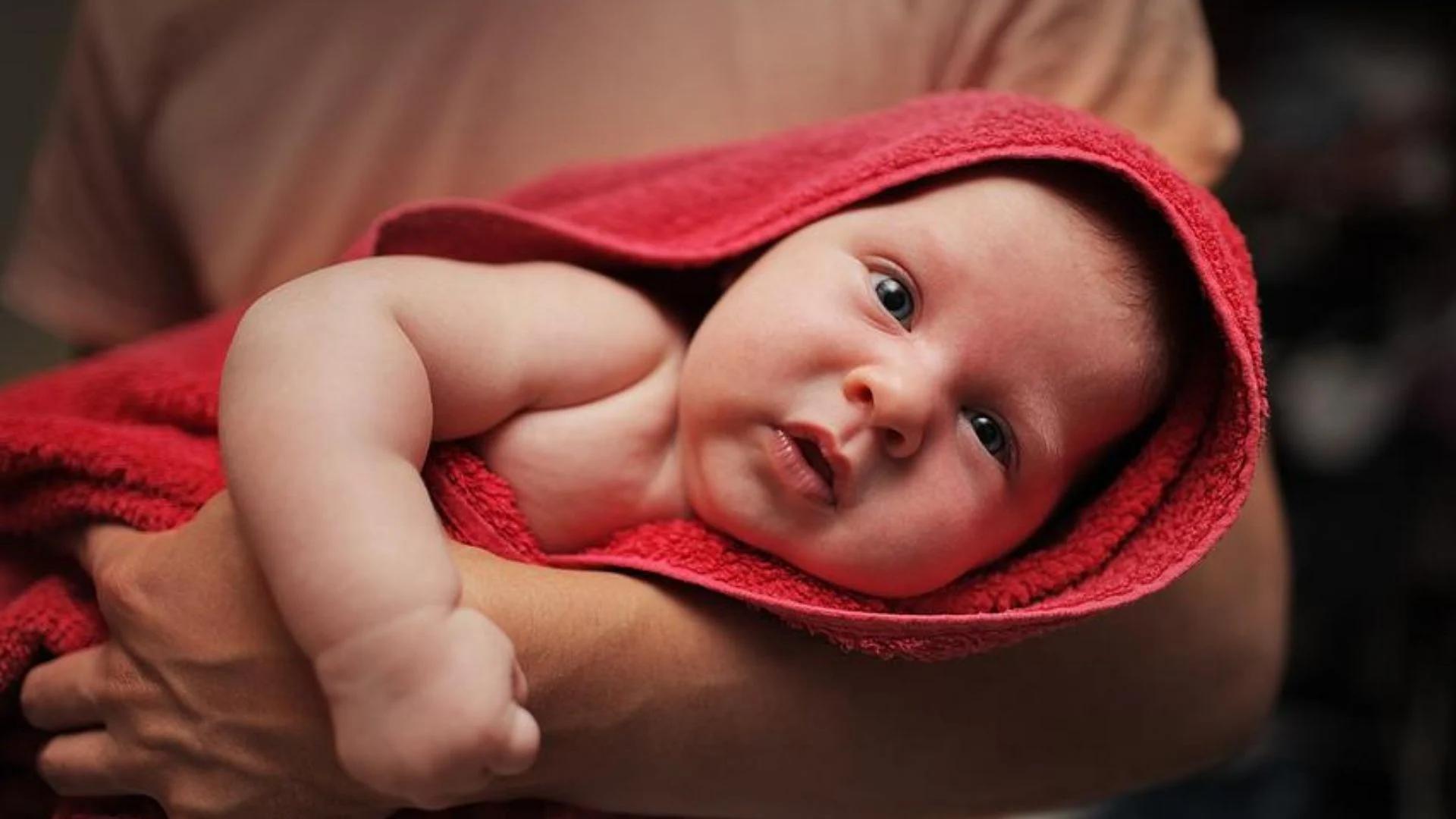 geburt handtuch rot - Warum rotes Handtuch für Neugeborene