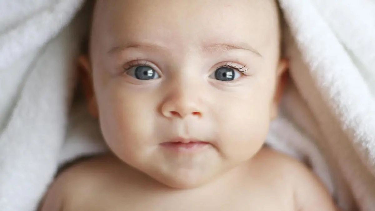 Baby Starrt, Keine Reaktion: Was Bedeutet Das? - Warum starrt mein Baby baby starrer blick keine reaktion - Warum starrt mein Baby