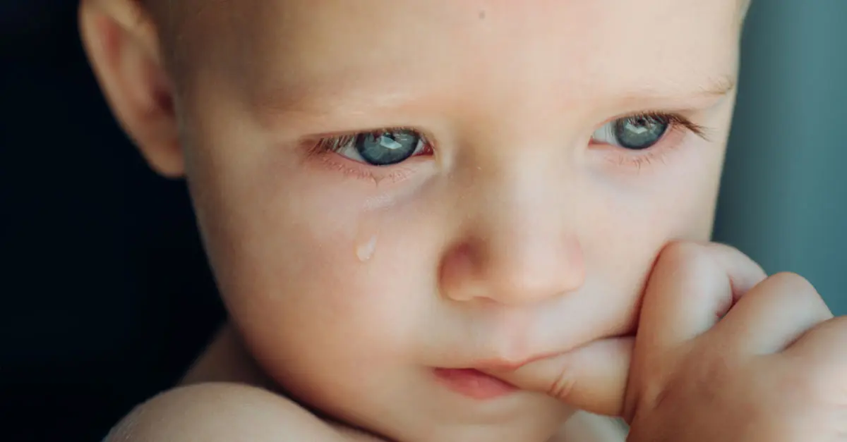 baby auge tränt - Was bedeutet es wenn nur ein Auge tränt