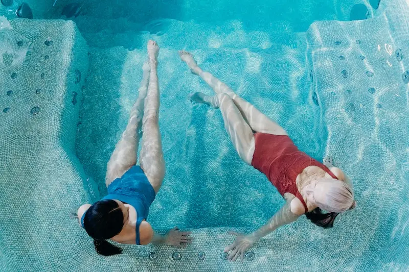 frisuren schwimmbad - Was ist die beste Frisur unter einer Badekappe