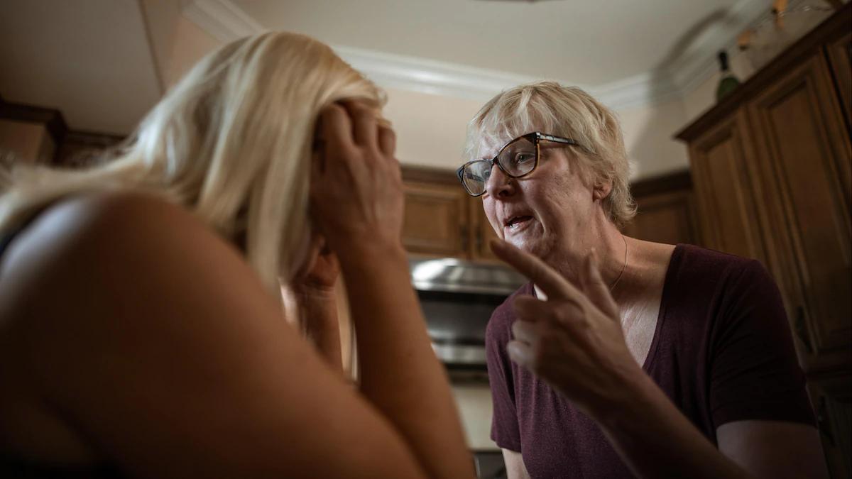 schwiegereltern nerven nach geburt - Was kann man tun wenn sich die Schwiegereltern zu sehr einmischen