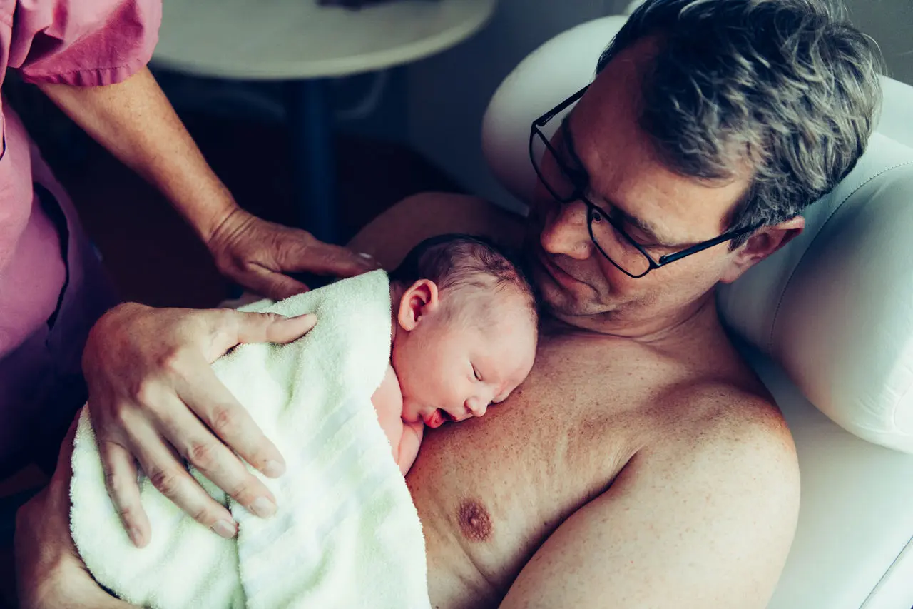 keine bindung zum baby nach geburt - Was passiert mit Babys ohne Zuneigung
