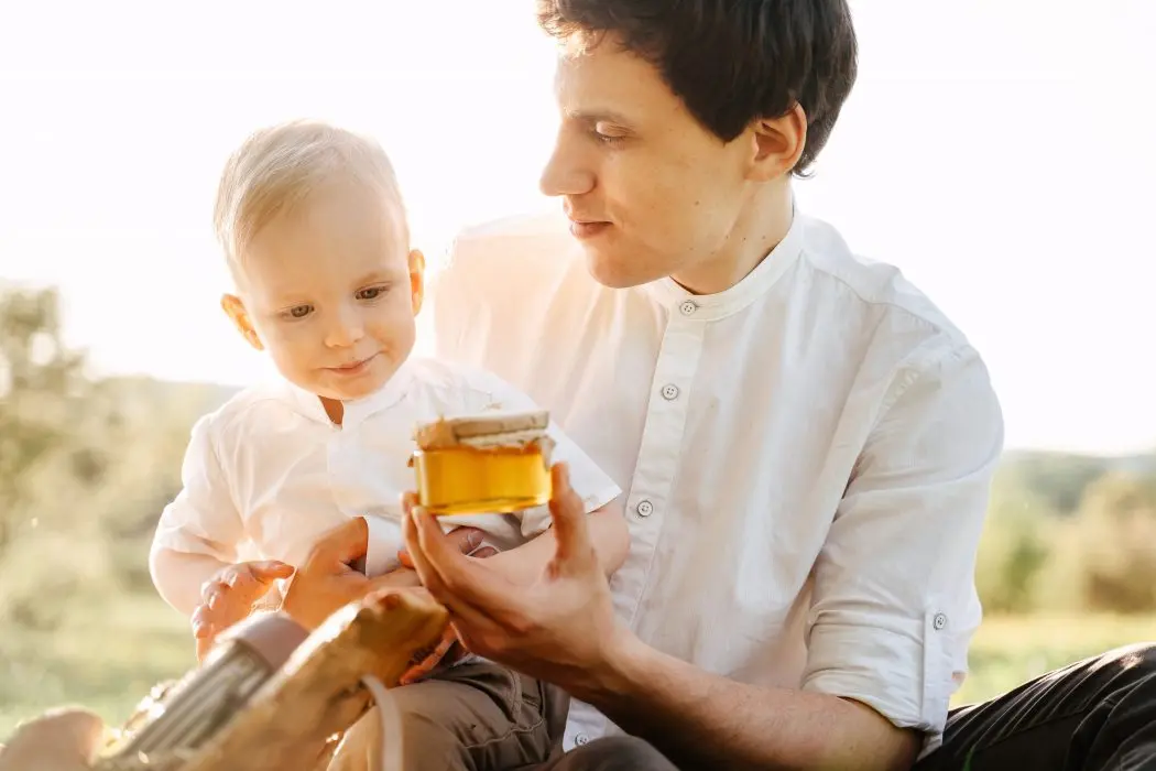 babys honig ab wann - Was tun wenn Baby Honig gegessen hat