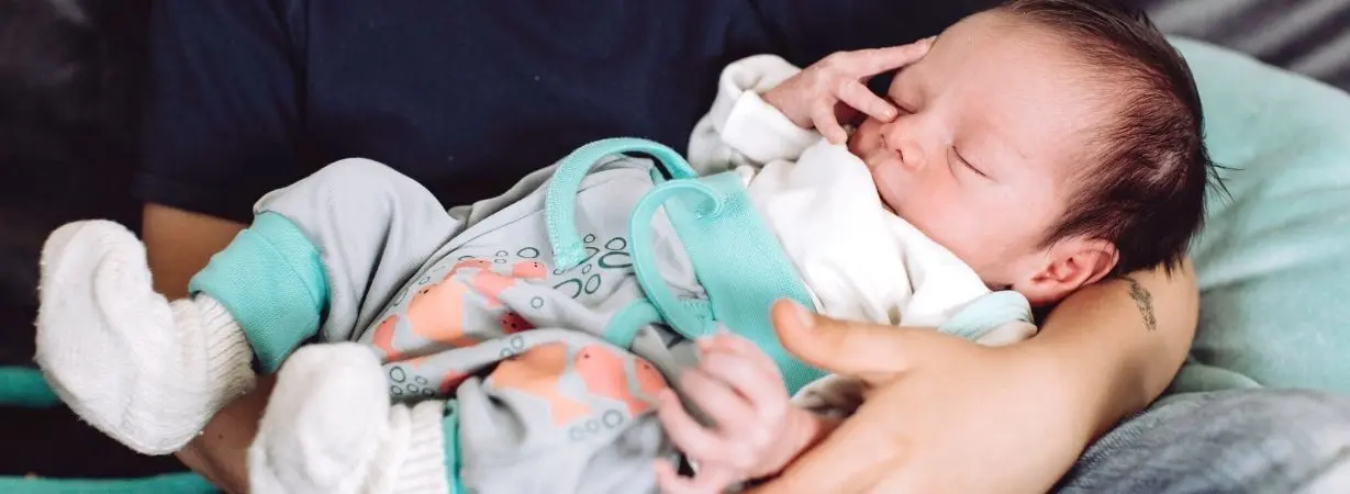 neugeborenes bauchweh stillen - Was tun wenn Neugeborenes Bauchweh