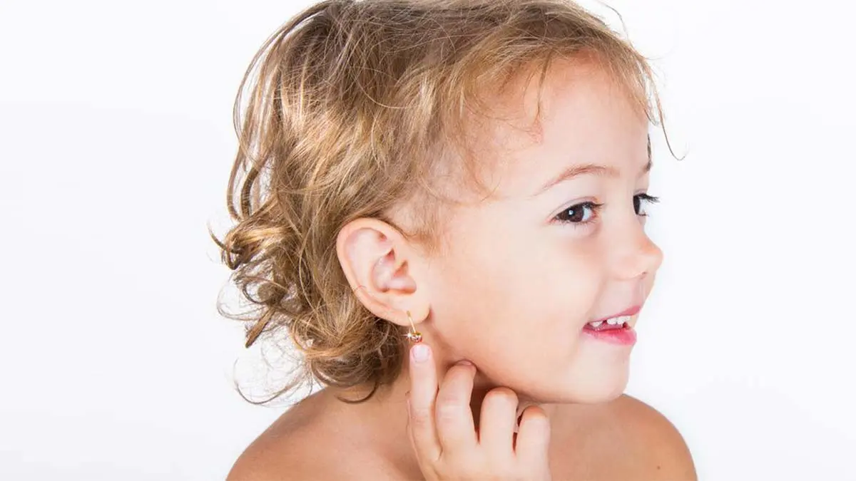 ab wann ohrringe stechen - Wie alt muss man für Ohrlöcher sein