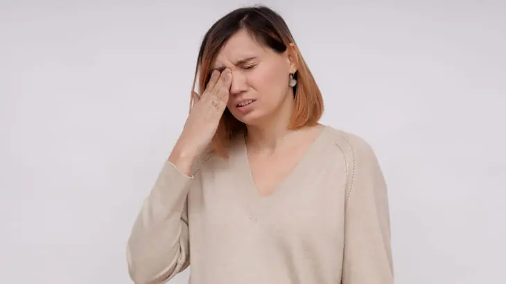 schwellung an der schläfe ohne grund - Wie erkennt man eine Arteriitis temporalis