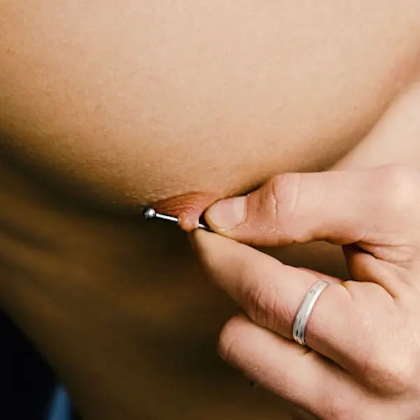 schmerzen brustwarzenpiercing - Wie lange bis Nippelpiercing nicht mehr weh tut