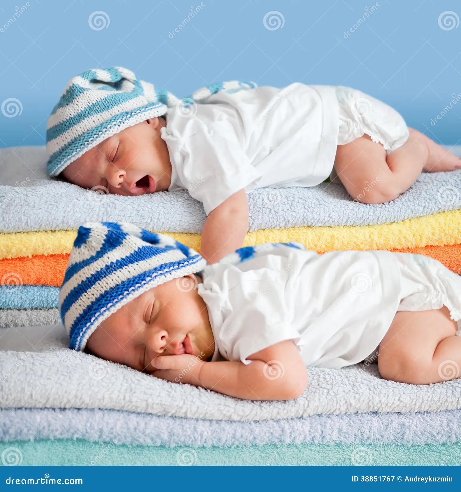 schlafende babys - Wie lange darf ein Baby tagsüber schlafen