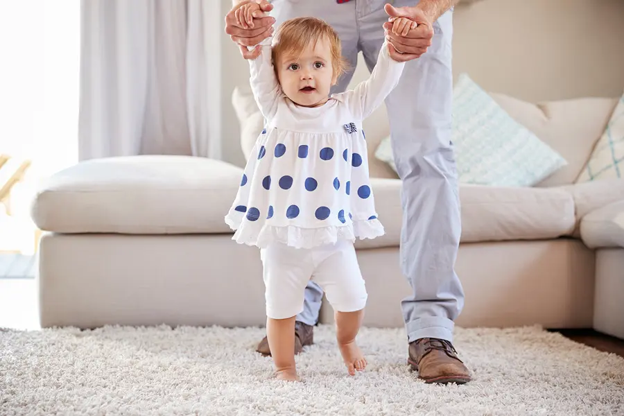 wann lernen babys laufen - Wie lange dauert es vom krabbeln bis zum laufen