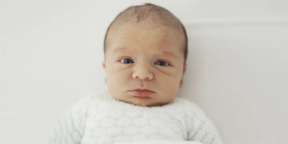 neugeborene schielt - Wie lange haben Babys Silberblick