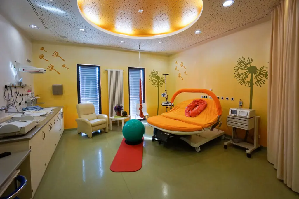 vinzenz krankenhaus geburt - Wie lange muss ich im Krankenhaus bleiben nach der Geburt