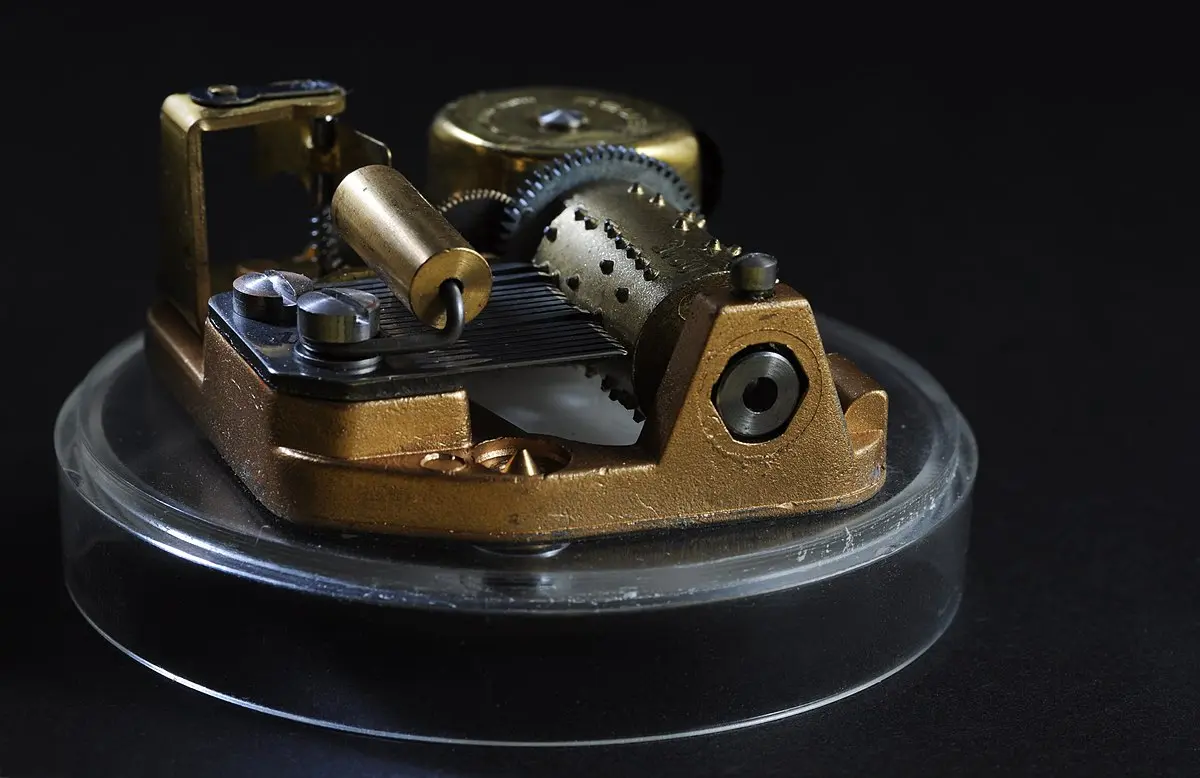 spieluhr spielwerk - Wie nennt man das Innere einer Spieluhr