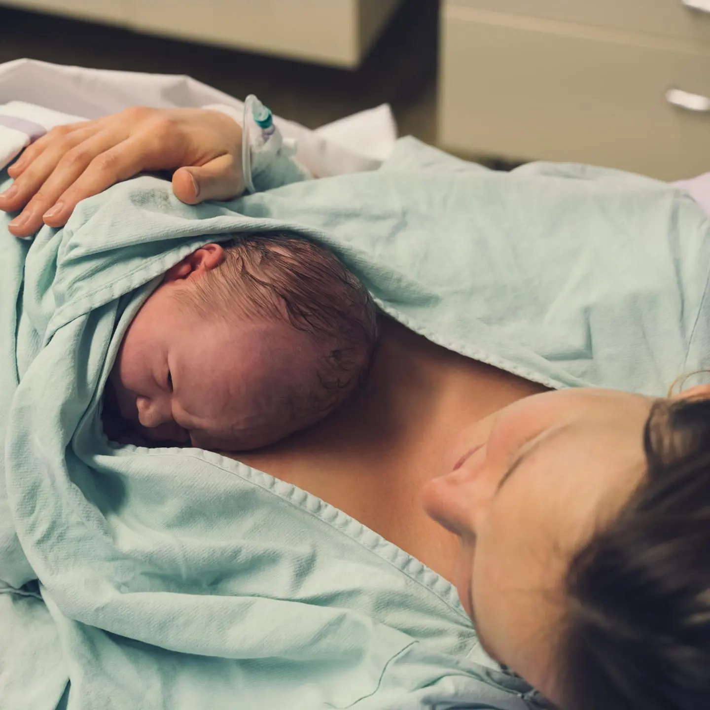 dammriss geburt - Wie oft reißt der Damm bei der Geburt