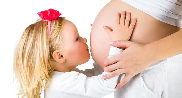 Wie bereitet man ein Geschwisterkind auf die Geburt vor? - Wie sagt man den Kindern dass sie ein Geschwisterchen bekommen geschwisterkind auf geburt vorbereiten - Wie sagt man den Kindern dass sie ein Geschwisterchen bekommen