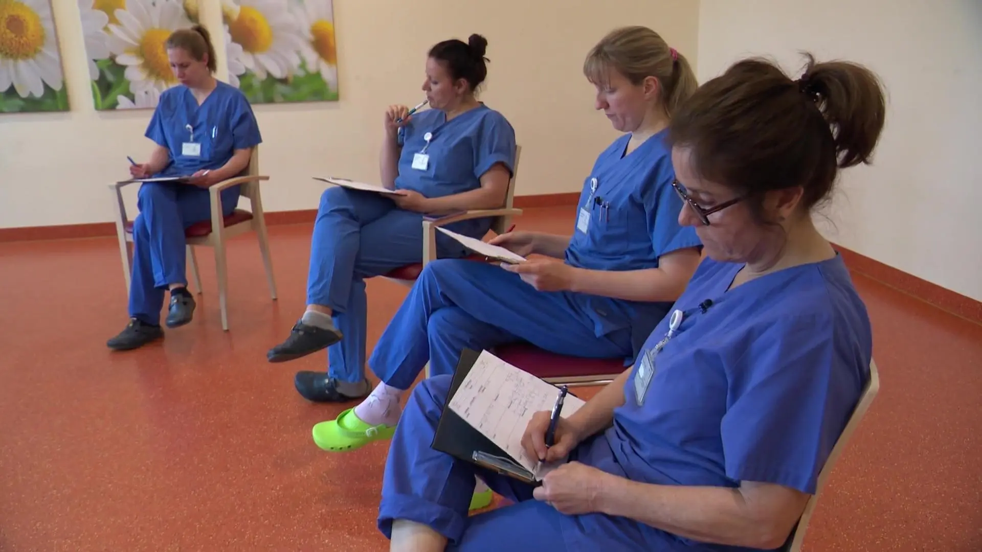 hebamme alltag - Wie sieht der Alltag einer Hebamme aus