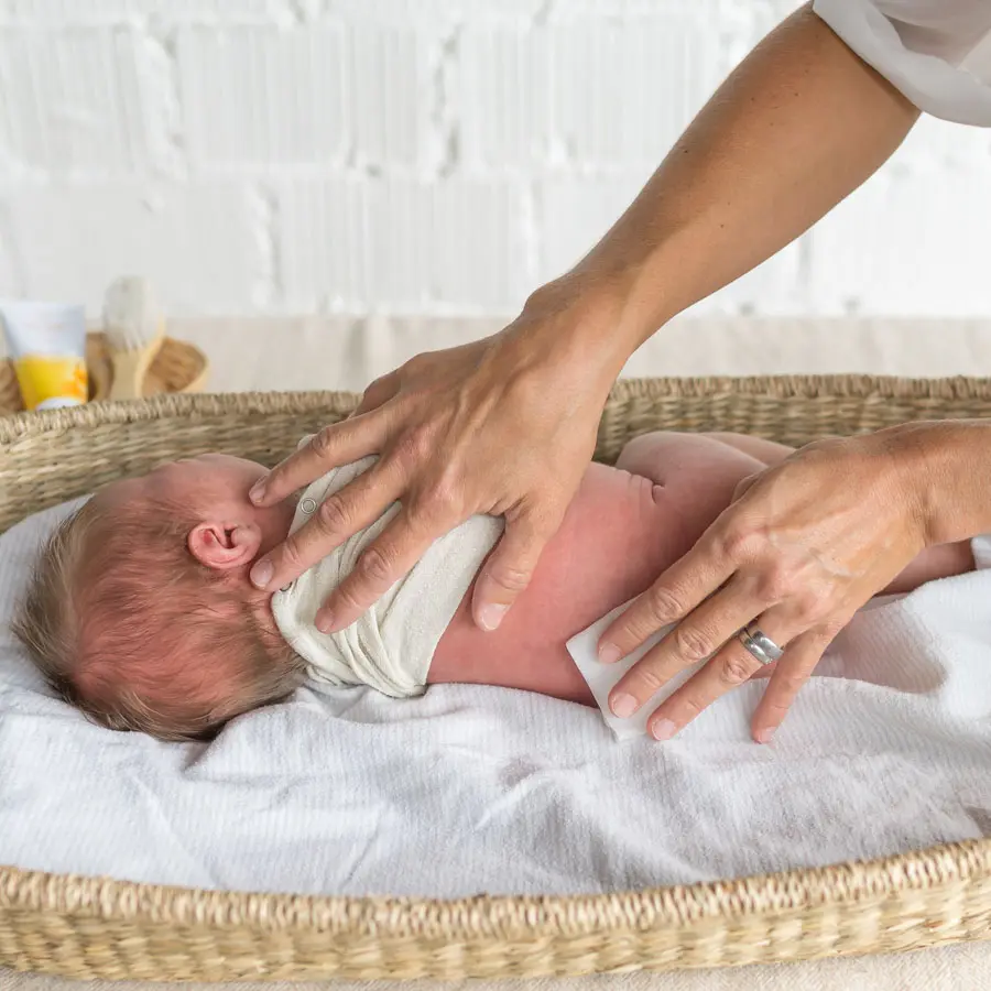 seitliches wickeln - Wie Wickeln bei Hüftdysplasie